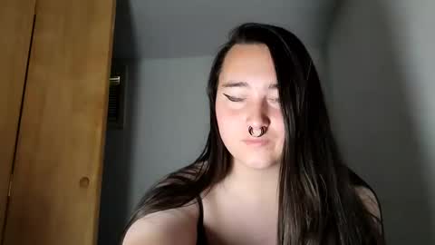 Snapshot of nonbinarybeauty20 chatting on 17, 9, 2025 nonbinarybeauty20 online show from 17, 9, 2025