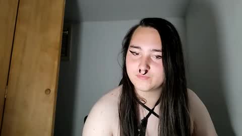 Snapshot of nonbinarybeauty20 chatting on 4, 10, 2025 nonbinarybeauty20 online show from 4, 10, 2025