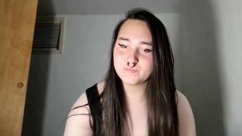 Snapshot of nonbinarybeauty20 chatting on 31, 10, 2025 nonbinarybeauty20 online show from 31, 10, 2025