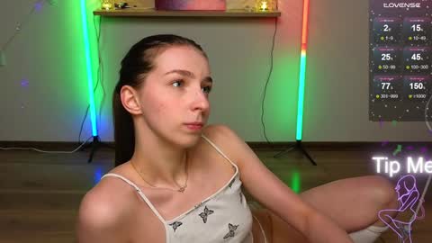 Hello My name is Helene NTMU  Finger up if u like what u see online show from 24, 1, 2025