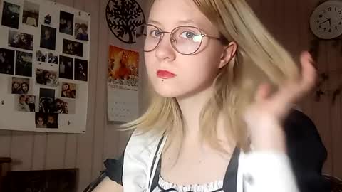 Sari  It is my first day  online show from 14, 2, 2026