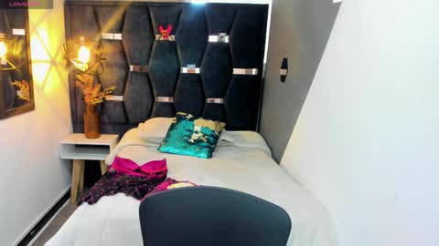 NURY FOX online show from 12, 4, 2026