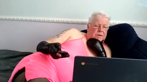 Snapshot of nylonlegs69 chatting on 18, 5, 2026 stockings suspenders mad online show from 18, 5, 2026