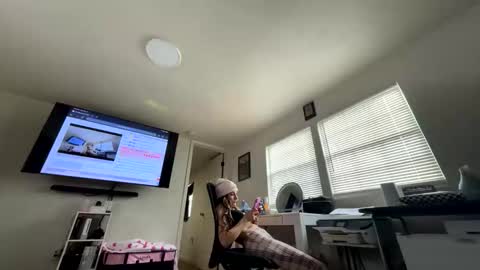 nymphomaticbaby online show from 12, 11, 2025