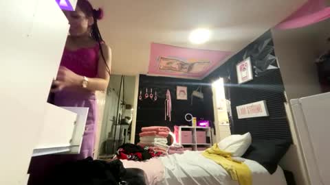nymphomaticbaby online show from 18, 1, 2026