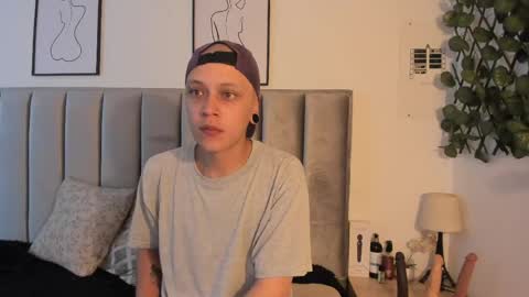 Snapshot of obsession_mine chatting on 29, 5, 2026 Sara Help me reach 1000 followers online show from 29, 5, 2026