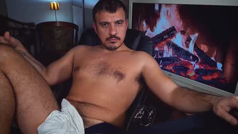 Snapshot of officeman7 chatting on 8, 1, 2025 officeman7 online show from 8, 1, 2025