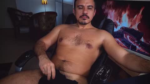 Snapshot of officeman7 chatting on 13, 1, 2025 officeman7 online show from 13, 1, 2025