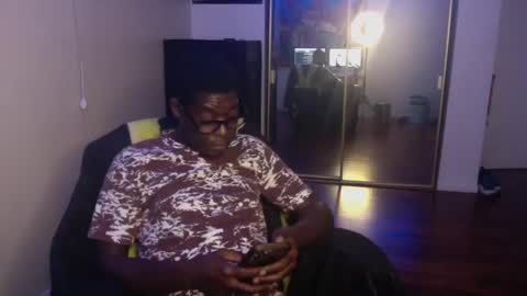 Snapshot of officialmoneyxxx chatting on 4, 12, 2024 Money online show from 4, 12, 2024