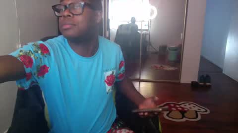 Snapshot of officialmoneyxxx chatting on 15, 12, 2024 Money online show from 15, 12, 2024