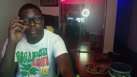 Snapshot of officialmoneyxxx chatting on 21, 12, 2024 Money online show from 21, 12, 2024