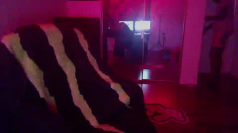 Snapshot of officialmoneyxxx chatting on 22, 1, 2025 Money online show from 22, 1, 2025