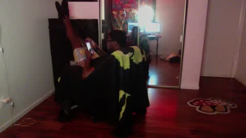 Snapshot of officialmoneyxxx chatting on 8, 10, 2025 Money online show from 8, 10, 2025