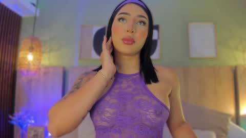 Holly online show from 7, 10, 2025