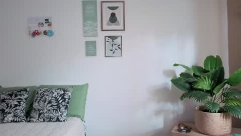 ohanna_ online show from 2, 10, 2025