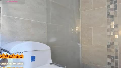 ohyesly_ online show from 5, 10, 2025