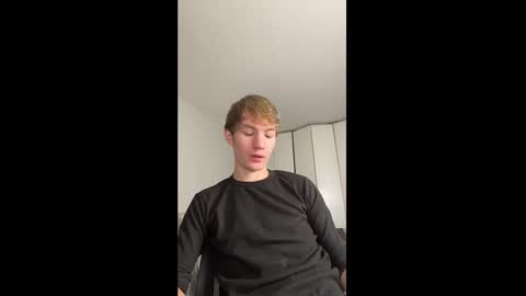 Snapshot of oliver_beck chatting on 4, 12, 2024 Oliver Beck online show from 4, 12, 2024