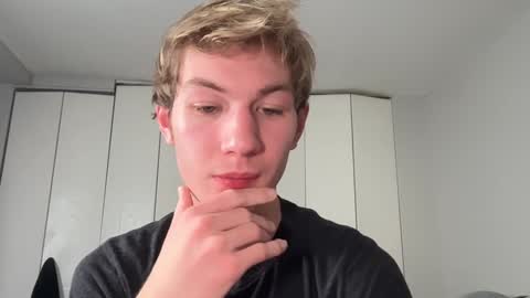 Snapshot of oliver_beck chatting on 6, 12, 2024 Oliver Beck online show from 6, 12, 2024