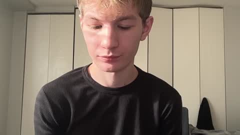 Snapshot of oliver_beck chatting on 12, 12, 2024 Oliver Beck online show from 12, 12, 2024