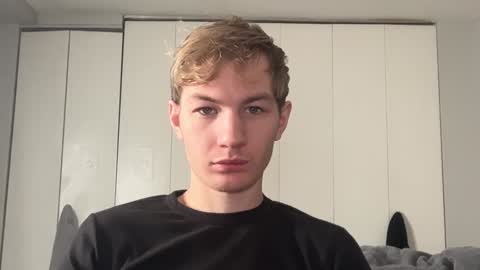 Snapshot of oliver_beck chatting on 14, 12, 2024 Oliver Beck online show from 14, 12, 2024