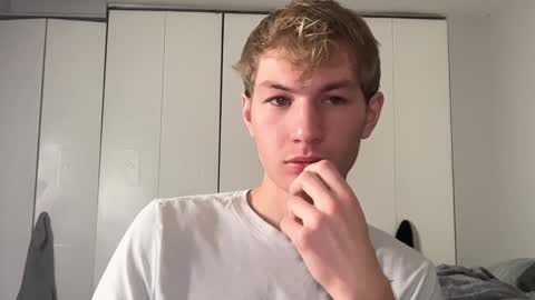 Snapshot of oliver_beck chatting on 15, 12, 2024 Oliver Beck online show from 15, 12, 2024