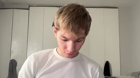 Snapshot of oliver_beck chatting on 15, 12, 2024 Oliver Beck online show from 15, 12, 2024