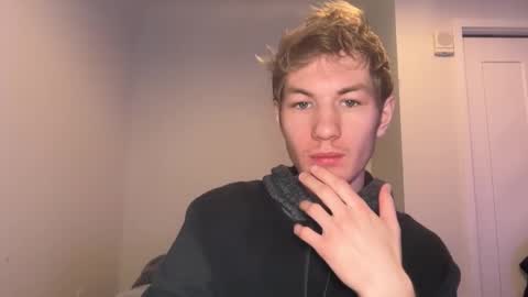 Snapshot of oliver_beck chatting on 4, 3, 2025 Oliver Beck online show from 4, 3, 2025