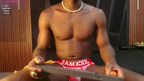 OLIVER LAURENT online show from 22, 4, 2026