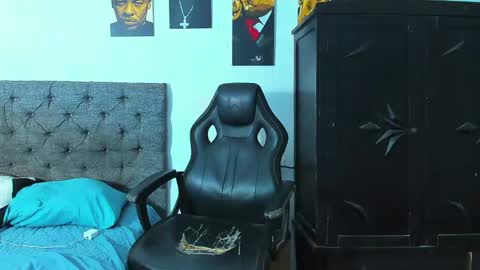 oliver_smith_2 online show from 19, 4, 2026