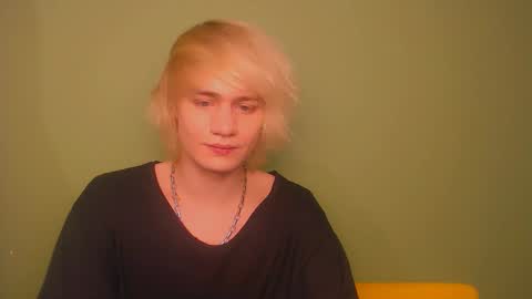 Snapshot of oliver_sweet_ chatting on 27, 12, 2024 Oliver online show from 27, 12, 2024