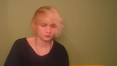 Snapshot of oliver_sweet_ chatting on 4, 1, 2025 Oliver online show from 4, 1, 2025