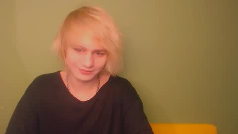 Snapshot of oliver_sweet_ chatting on 5, 1, 2025 Oliver online show from 5, 1, 2025