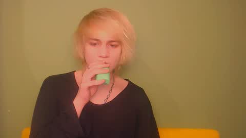 Snapshot of oliver_sweet_ chatting on 12, 1, 2025 Oliver online show from 12, 1, 2025