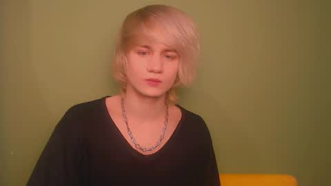 Snapshot of oliver_sweet_ chatting on 28, 1, 2025 Oliver online show from 28, 1, 2025