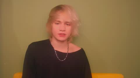 Snapshot of oliver_sweet_ chatting on 2, 2, 2025 Oliver online show from 2, 2, 2025