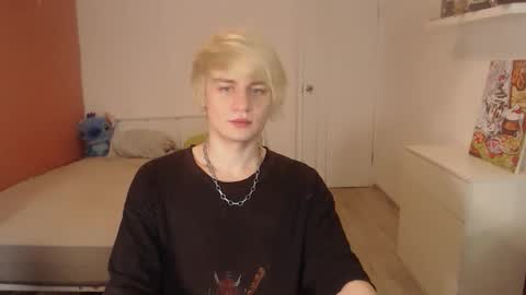 Snapshot of oliver_sweet_ chatting on 15, 10, 2025 Oliver online show from 15, 10, 2025