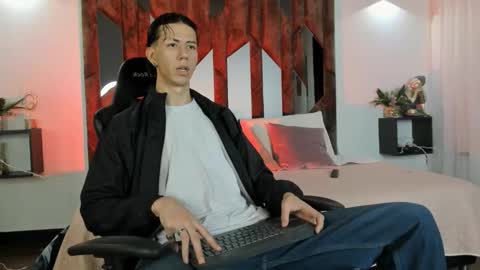 Snapshot of oliverthompson_01 chatting on 10, 9, 2025 oliverthompson_01 online show from 10, 9, 2025