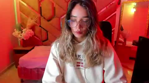  OLIVIA  online show from 21, 7, 2026