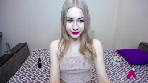 olivia_graceee online show from 8, 2, 2025