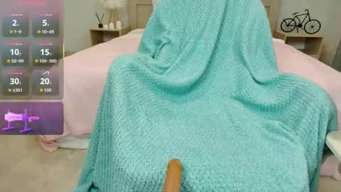 Snapshot of olivia_k_ chatting on 29, 9, 2025 Olivia Hi guys Follow me  online show from 29, 9, 2025