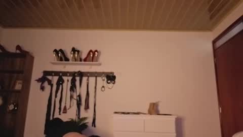   online show from 14, 12, 2025