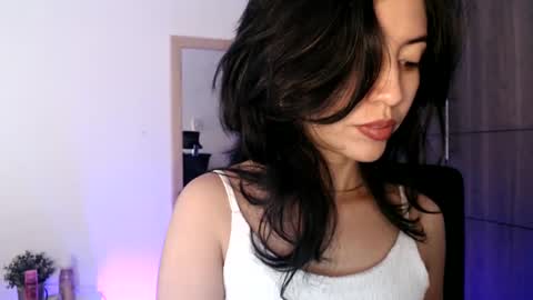 oliviaaa__ online show from 28, 1, 2025