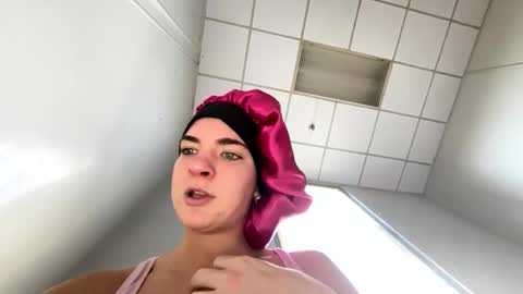 oliviaaraee online show from 6, 2, 2026