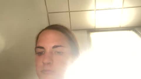 oliviaaraee online show from 22, 4, 2026