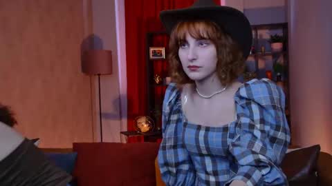 Snapshot of oliviamcclean chatting on 12, 4, 2026 Liv online show from 12, 4, 2026