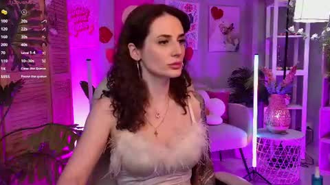 Snapshot of oliviamcclean chatting on 17, 6, 2026 Liv online show from 17, 6, 2026