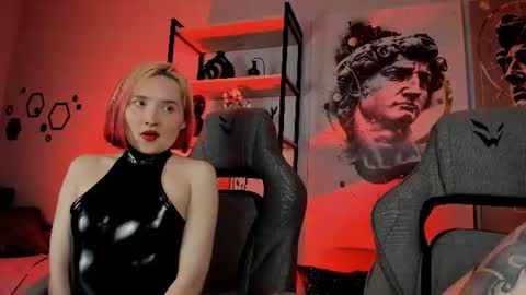 Snapshot of oliviamcclean chatting on 23, 6, 2026 Liv online show from 23, 6, 2026