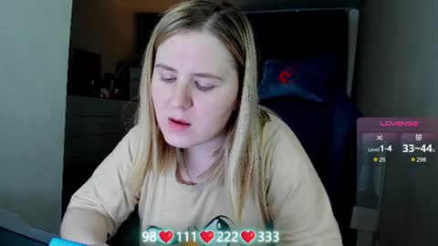 Snapshot of oliviamunk chatting on 12, 6, 2026 . online show from 12, 6, 2026