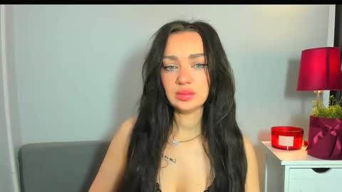 OliviaWomen online show from 24, 2, 2026