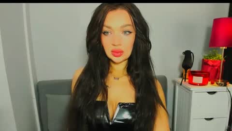 OliviaWomen online show from 3, 3, 2026